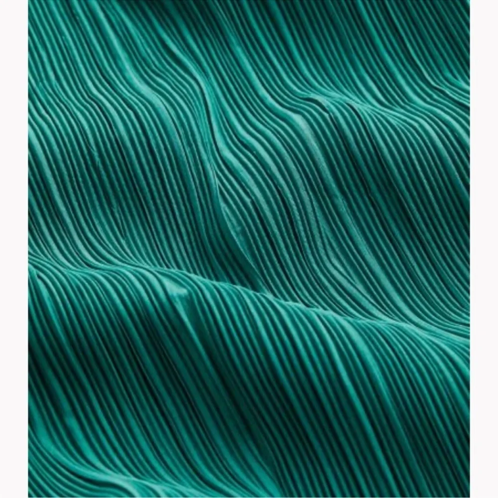 H&M Green Pleated Dress - Picture 2 of 2